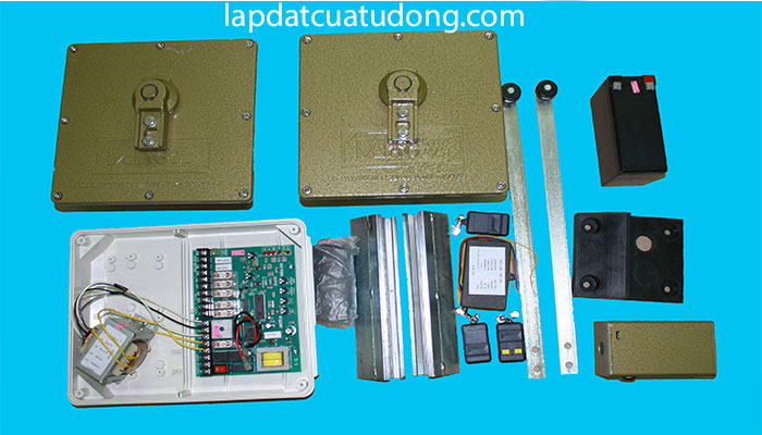 Cửa cổng mở tự động - bản lề mở tự động thi-cong-cong-tu-dong - 2