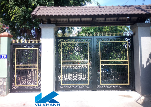 Thi công lắp đặt cửa mỹ thuật nhà chú Tư Hùng - 79 Phạm Ngọc Thạch,Bà Rịa-Vũng Tàu 