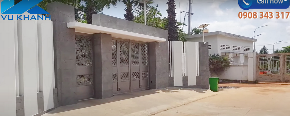 Cửa cổng 4 cánh gấp đẹp cnc, gắn motor âm sàn Italia Cửa cổng cắt CNC-1