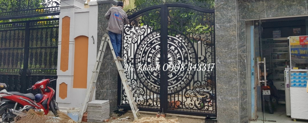 Cửa thép tấm cắt CNC mở tự động âm sàn hai cánh Cửa Cổng Hiện Đại-1