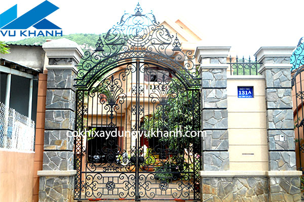 Cổng Sắt Kỹ Nghệ Hai Cánh Phong Cách Châu Âu