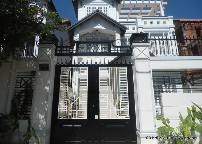 Cửa cổng sắt mạ kẽm hiện đại