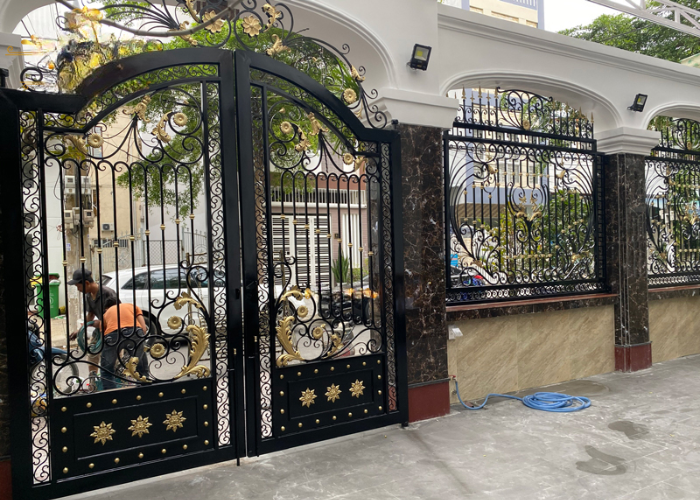 Cửa cổng sắt mỹ thuật Hoa Văn Cao Cấp
