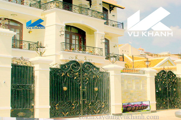 Cửa Cổng Sắt Mỹ Thuật Màu Xánh Lá Vũ Khanh