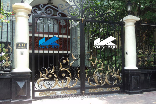 Cửa Cổng Sắt Mỹ Thuật Vũ Khanh Đúc Hình Hoa