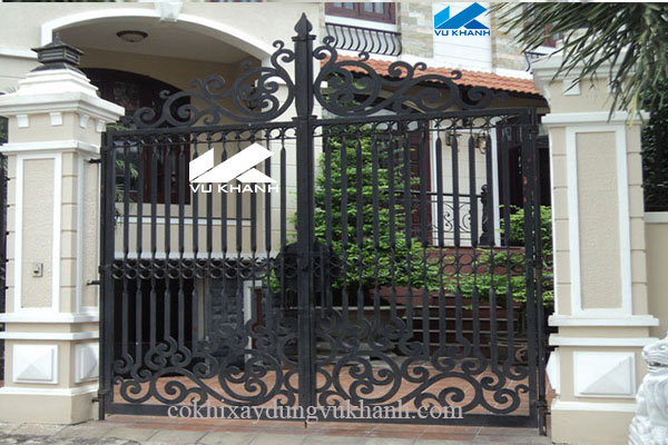 Cửa Cổng Sắt Mỹ Thuật Vũ Khanh Uốn Lượn