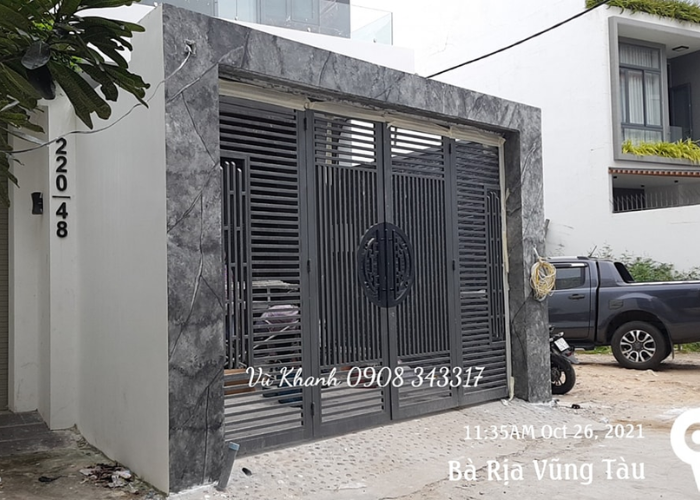 Cổng Sắt Tự Động Màu Xám