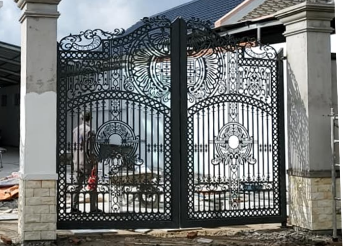 Cửa Sắt Kẽm Đẹp