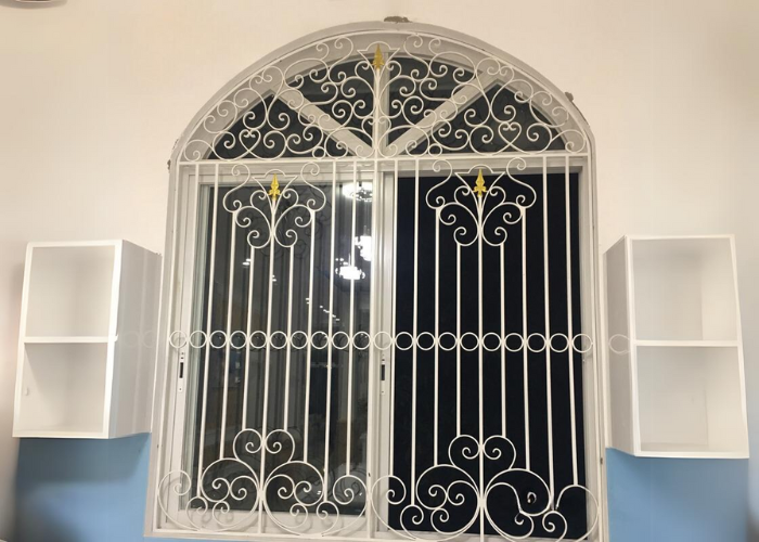 Khung bảo vệ sắt mỹ thuật