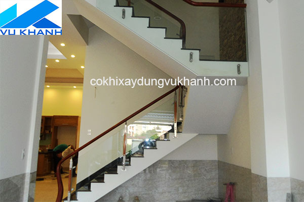 Lan Can Kính Cường Lực Gắn Cầu Thang 95989