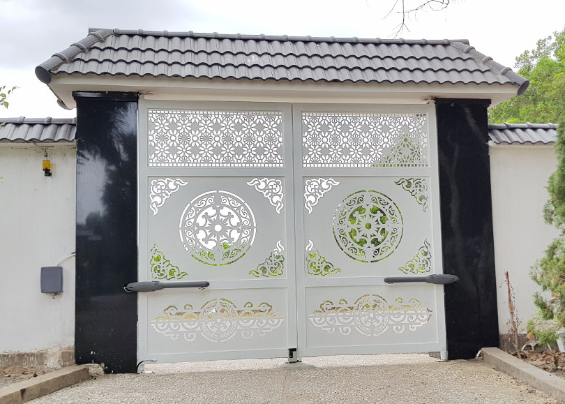 Mẫu cổng 2 cánh cnc đẹp, gắn mô tơ cánh tay đòn Ý