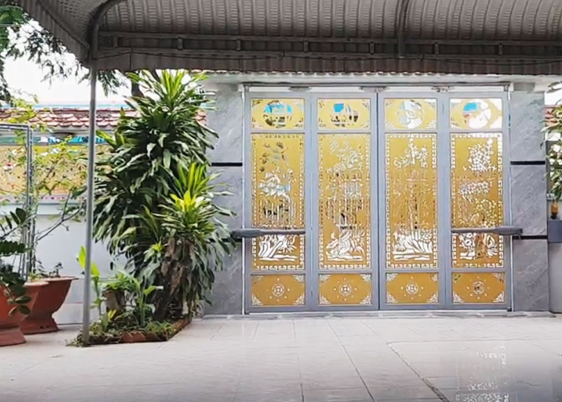 Mẫu cổng sắt 4 cánh đẹp, đóng mở tự động, mô tơ cánh tay đòn Ý