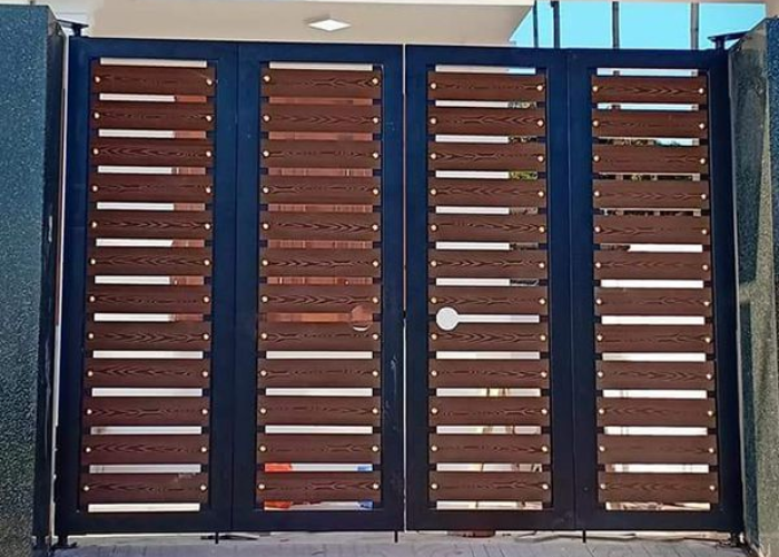 Mẫu cổng sắt 4 cánh dùng nan gỗ thẩm mỹ