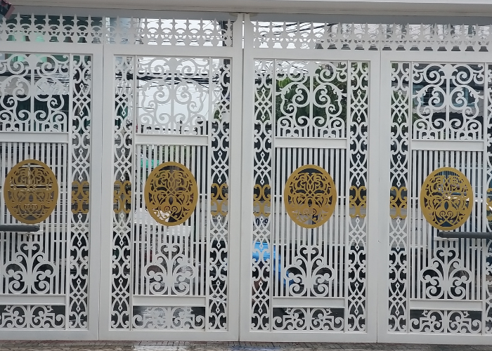 Cổng mở tự động hai cánh hoa văn cnc-1