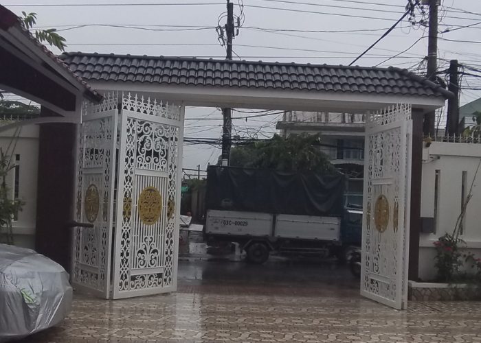 Cổng mở tự động hai cánh hoa văn cnc-2
