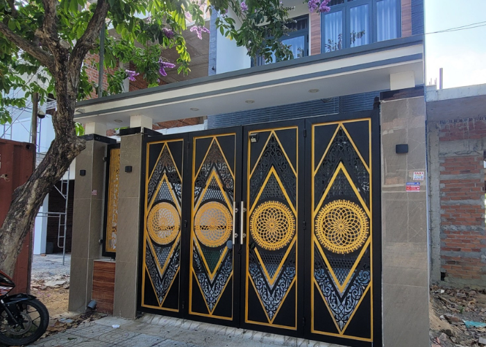 Cổng Thép Khắc Hoa Văn CNC Vàng Đen-3