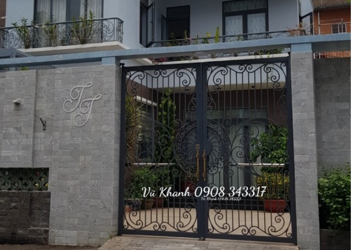 Cửa cổng bằng sắt mạ kẽm cho biệt thự Vũ Khánh-2
