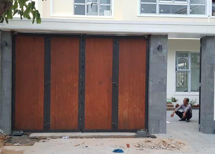 Cửa cổng 4 cánh hiện đại Vũ Khanh-1