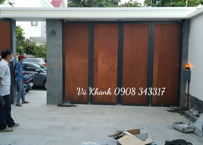 Cửa cổng 4 cánh hiện đại Vũ Khanh-2