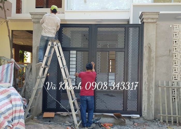 Cửa cổng sắt hiện đại Vũ Khanh-1