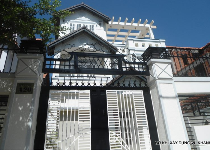 Cửa cổng sắt mạ kẽm hiện đại-1