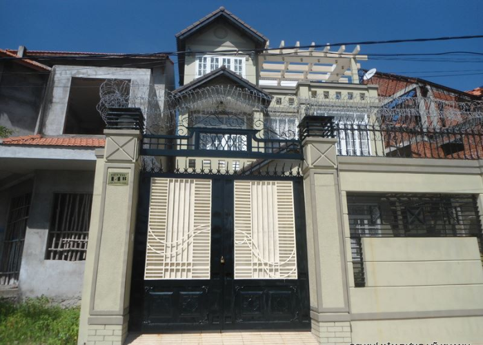 Cửa cổng sắt mạ kẽm hiện đại-3