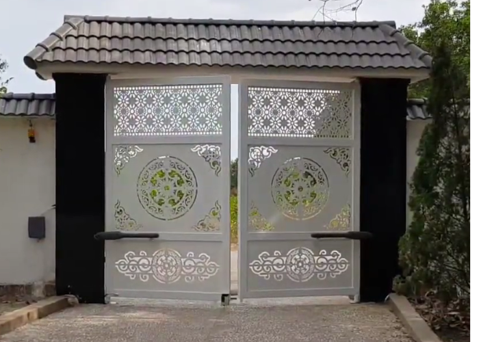 Mẫu cổng 2 cánh cnc đẹp, gắn mô tơ cánh tay đòn Ý-1