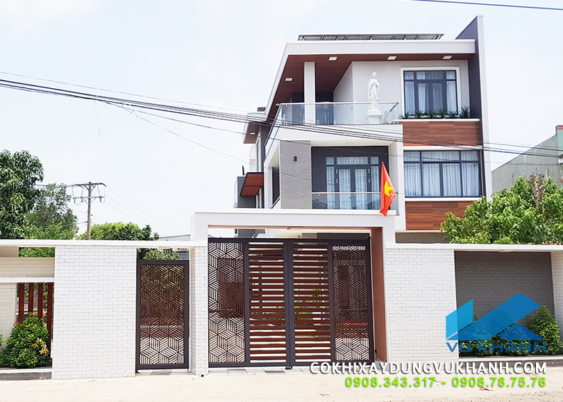 Cổng sắt mở hai cánh tự động với thiết kế hiện đại nhất