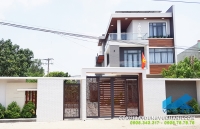 Cổng sắt mở hai cánh tự động với thiết kế hiện đại nhất